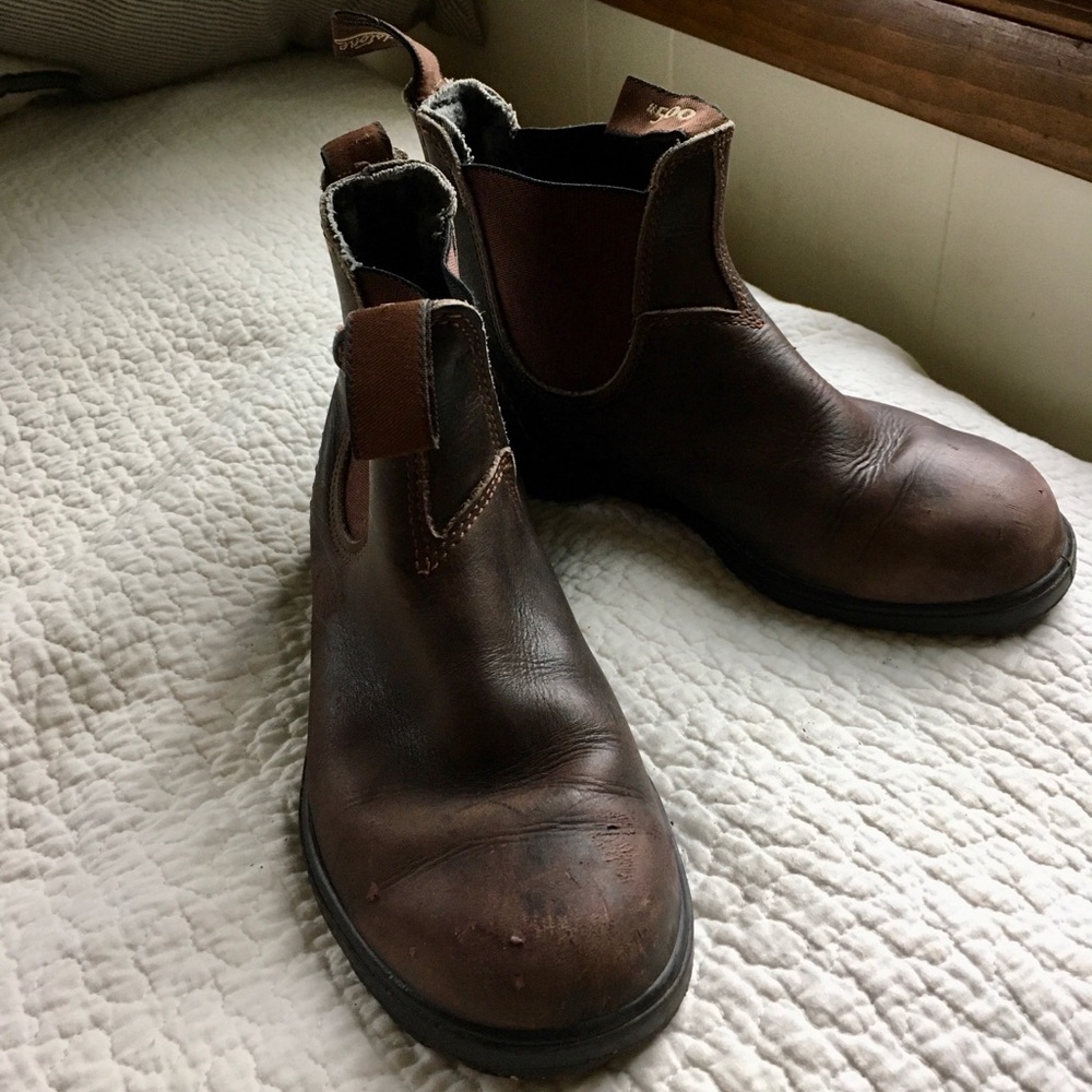 Classic brown Blundstone 500 boots